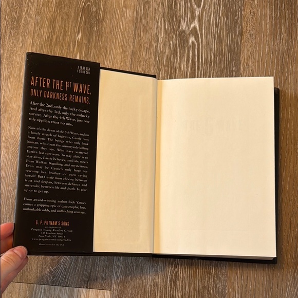 The 5th Wave Hardcover Book by Rick yancey - Picture 3 of 3